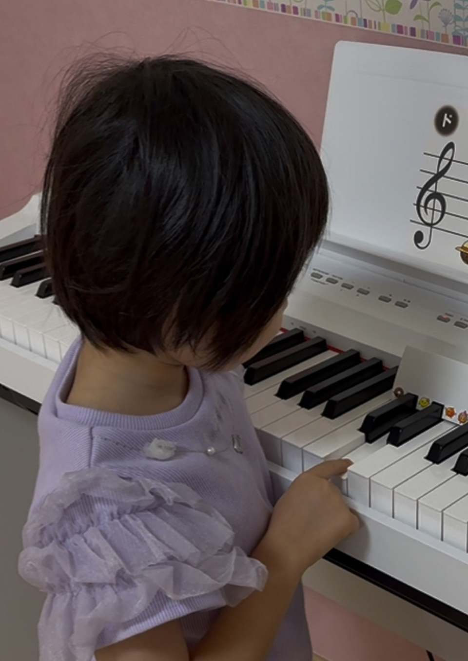 リトミックコース(年中)初めての鍵盤・・・・・楽しいね