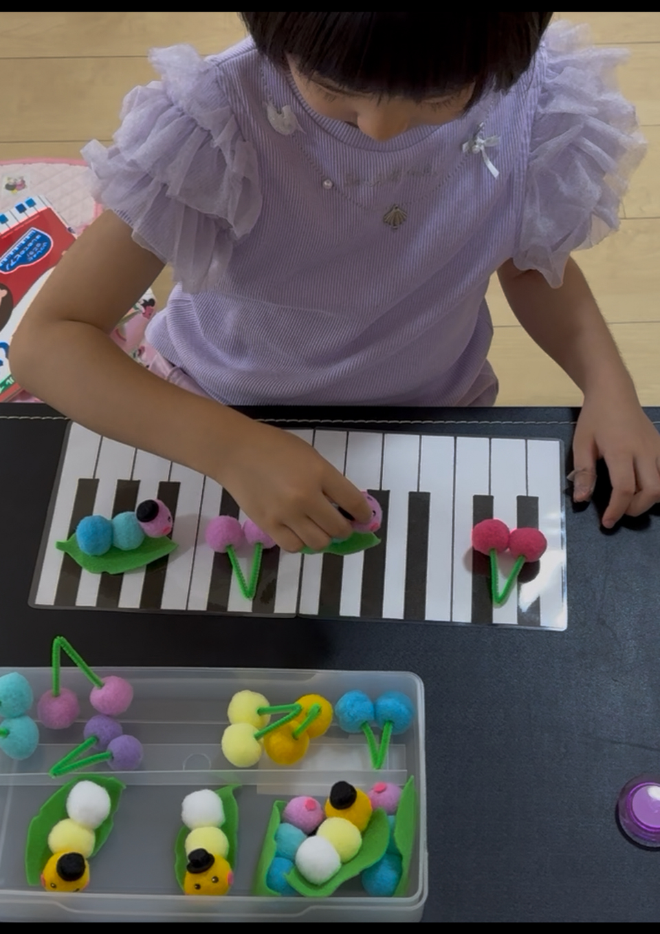 リトミックコース(年中)初めての鍵盤・・・・・楽しいね